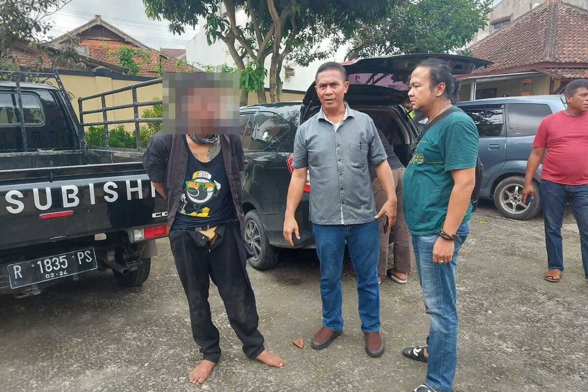 Salah satu terduga perampok diamankan di Mapolsek Purwokerto Barat, Kabupaten Banyumas, Jawa Tengah, Selasa (25/10/2022).