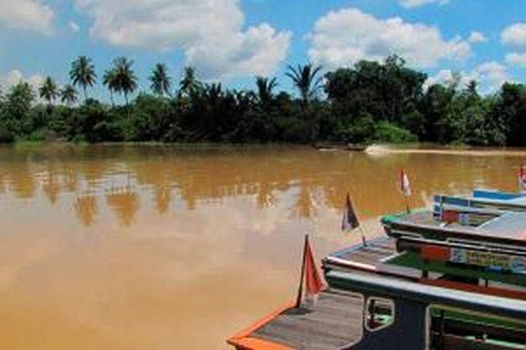 Pemandangan Sungai Martapura dari Depot Soto bang Haji Mamat, di Banua Anyar, Banjarmasin, Kalimantan Selatan.