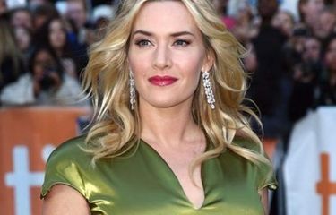 Qizlar ogizlarida sik bilan surat sorishmoqda