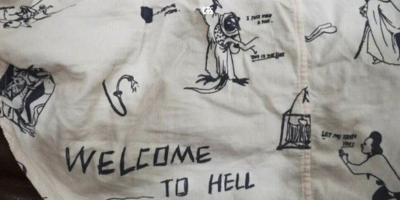Desain kaus milik brand populer China JNBY, yang menajdi kontroversial karena kata-kata Welcome to Hell.
