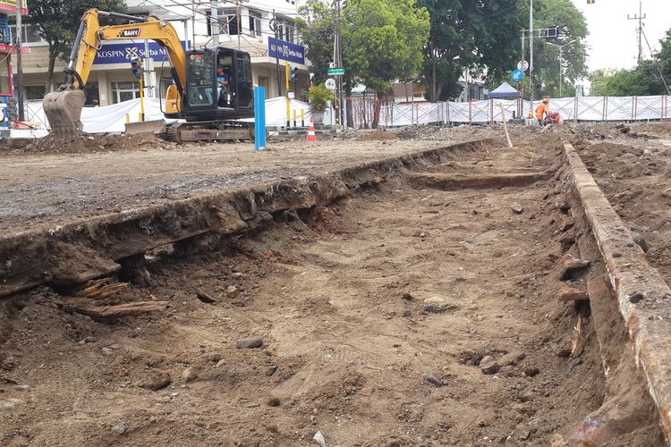 Rel jalur trem yang ditemukan terpendam di Kota Malang, Rabu (11/11/2020).