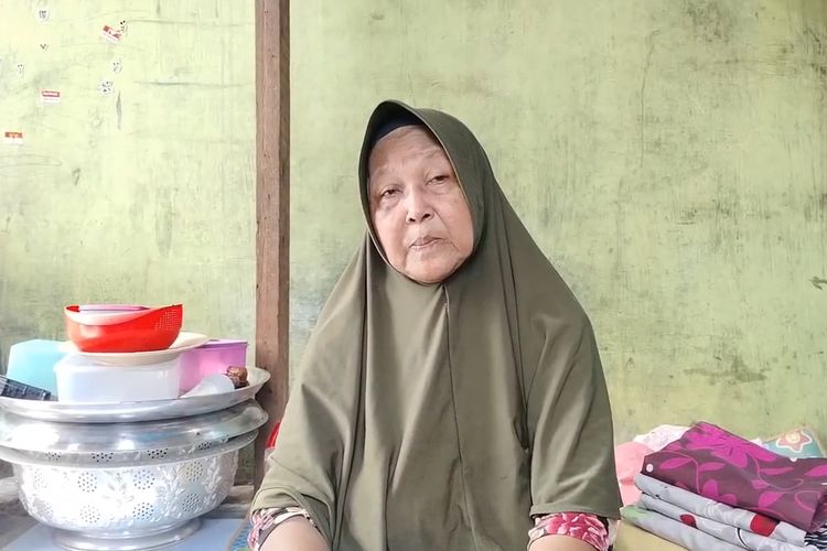 Sebulan Warung Hancur Diterjang Puting Beliung, Lansia di Medan Johor Berjuang Bangkit