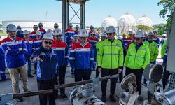 Dirut Pertamina Patra Niaga Tinjau Terminal LPG di Makassar, Pastikan Layanan Berjalan Prima