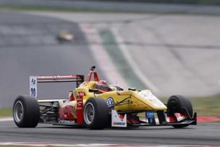 Sean Gelael - Action in Hungaroring: Sean Gelael kembali bersiap menjajal Sirkuit Hungaroring, dimana pertama kalinya Kejuaraan FIA Formula 3 Eropa dilakukan di sirkuit ini pada 31 Mei-1 Juni 2014.