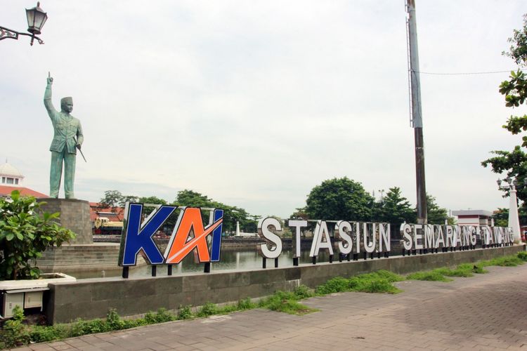 Layanan tarif parkir inap tersedia di Stasiun Semarang Poncol dan Stasiun Semarang Tawang.