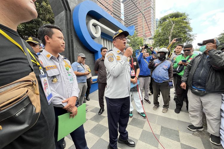 Dishub Jatim Temui Massa Aksi Demo Ojol, Layangkan Surat Peringatan pada Aplikator
