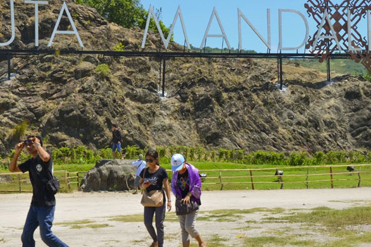 Kawasan Ekonomi Khusus (KEK) Mandalika mulai menancapkan diri sebagai salah satu destinasi wisata yang wajib dikunjungi pelancong saat bertandang ke Pulau Lombok, di Nusa Tenggara Barat.