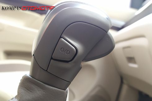 Pada Tuas Transmisi Mobil Matik Ada Tombol Overdrive, Apa Fungsinya?