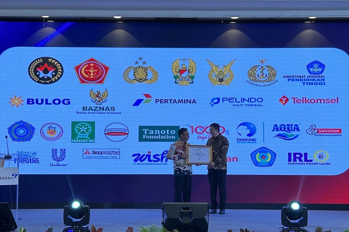 Tanoto Foundation raih penghargaan mitra kerja Badan Kependudukan dan Keluarga Berencana Nasional (BKKBN) karena berhasil bantu perangi stunting di Indonesia. 