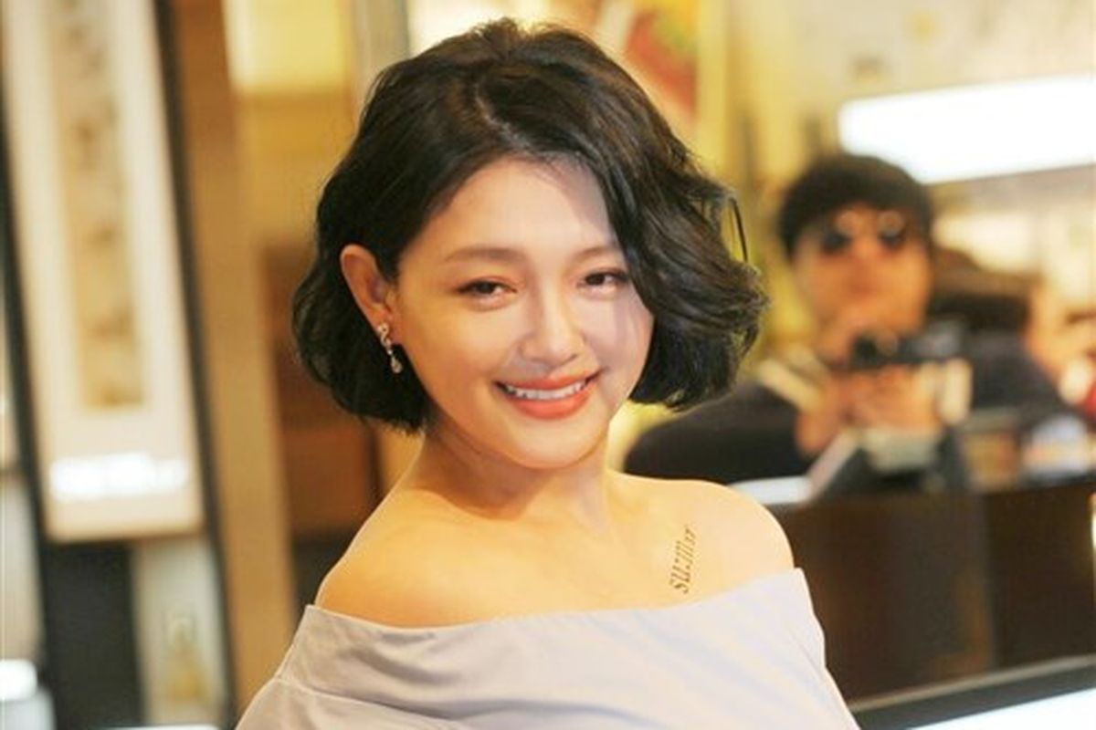 Barbie Hsu, pemeran Sanchai di Meteor Garden (2001) meninggal dunia pada Senin (3/2/2025) akibat pneumonia. Ini salah satu penyebab kematian paling umum di dunia.