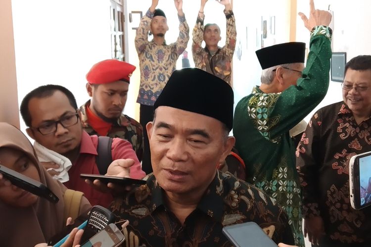 Menteri Pendidikan dan Kebudayaan, Muhadjir Effendy saat menghadiri peresmian Gedung SMP dan SMA Muhammadiyah PK Kottabarat Surakarta, Solo, Jawa Tengah, Jumat (4/10/2019).