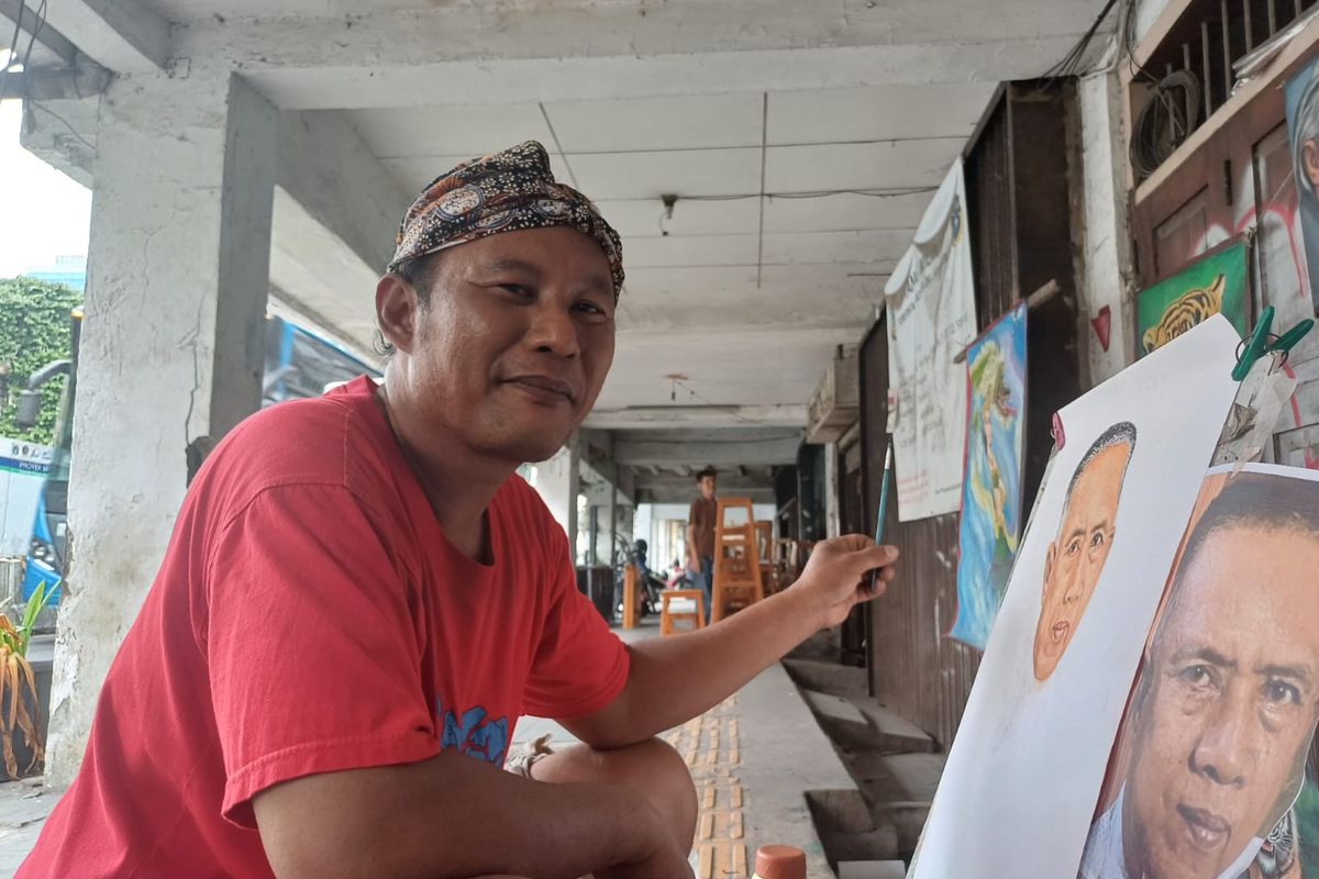Wastro sang pelukis jalanan di Gajah Mada