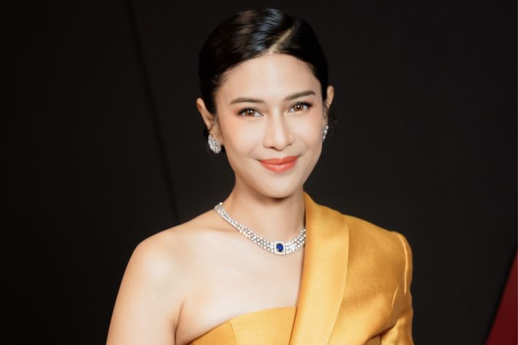 Penampilan perhiasan MONDIAL yang dikenakan para selebritis tanah air di berbagai acara penghargaan.