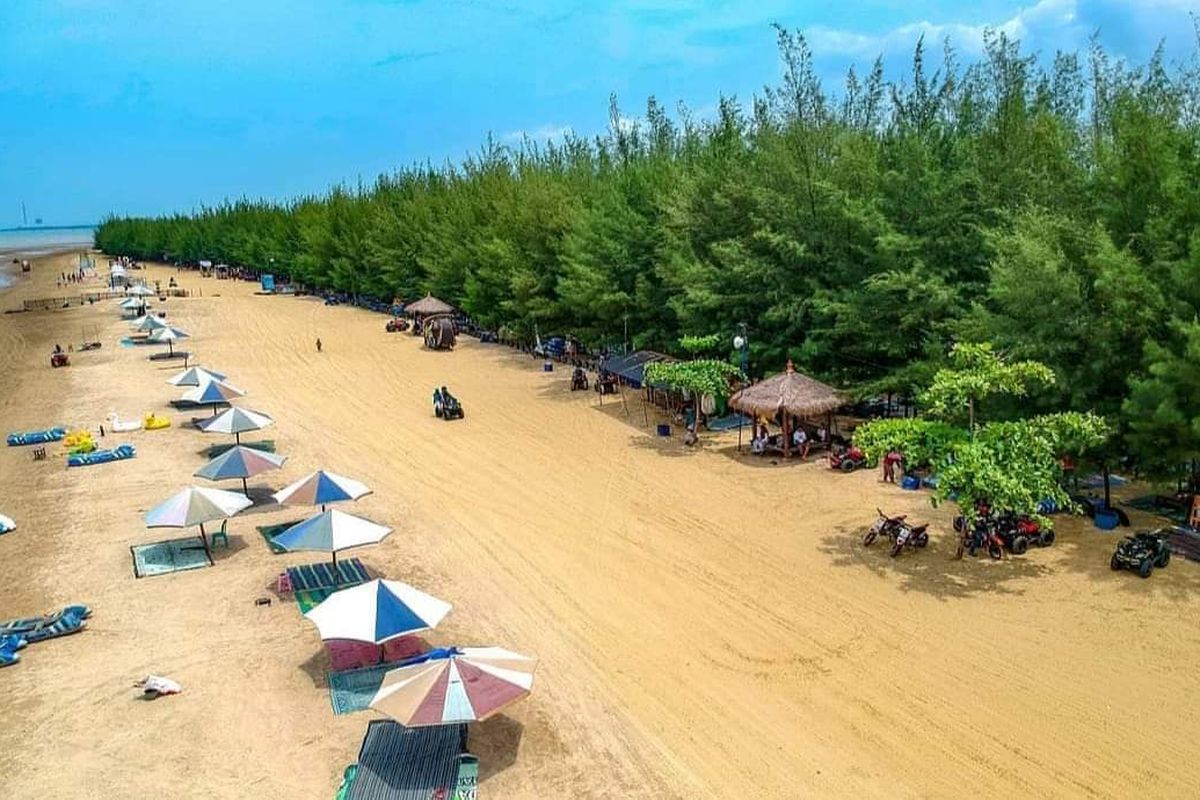 Keindahan Karang Jahe Beach di Kabupaten Rembang, Jawa Tengah, yang menjadi juara II Jambore Pokdarwis Jateng.