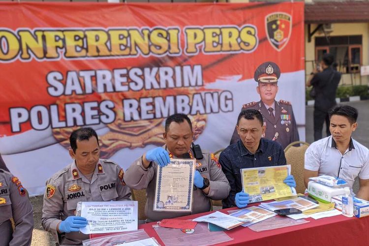 Kapolres Rembang, AKBP Suryadi konferensi pers terkait dugaan tindak pidana perdagangan orang (TPPO) di Mapolres Rembang, Jawa Tengah, Rabu (14/6/2023)