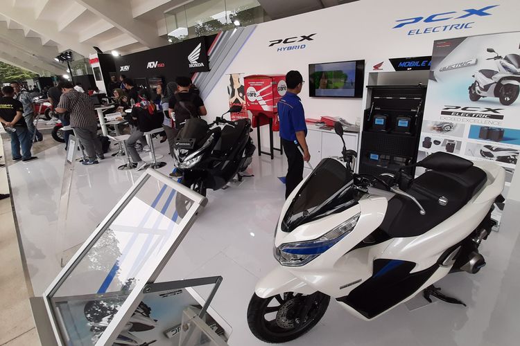 Saat Menperin Tanya Harga PCX Listrik di IIMS Motobike Expo 2019 - KOMPAS.com