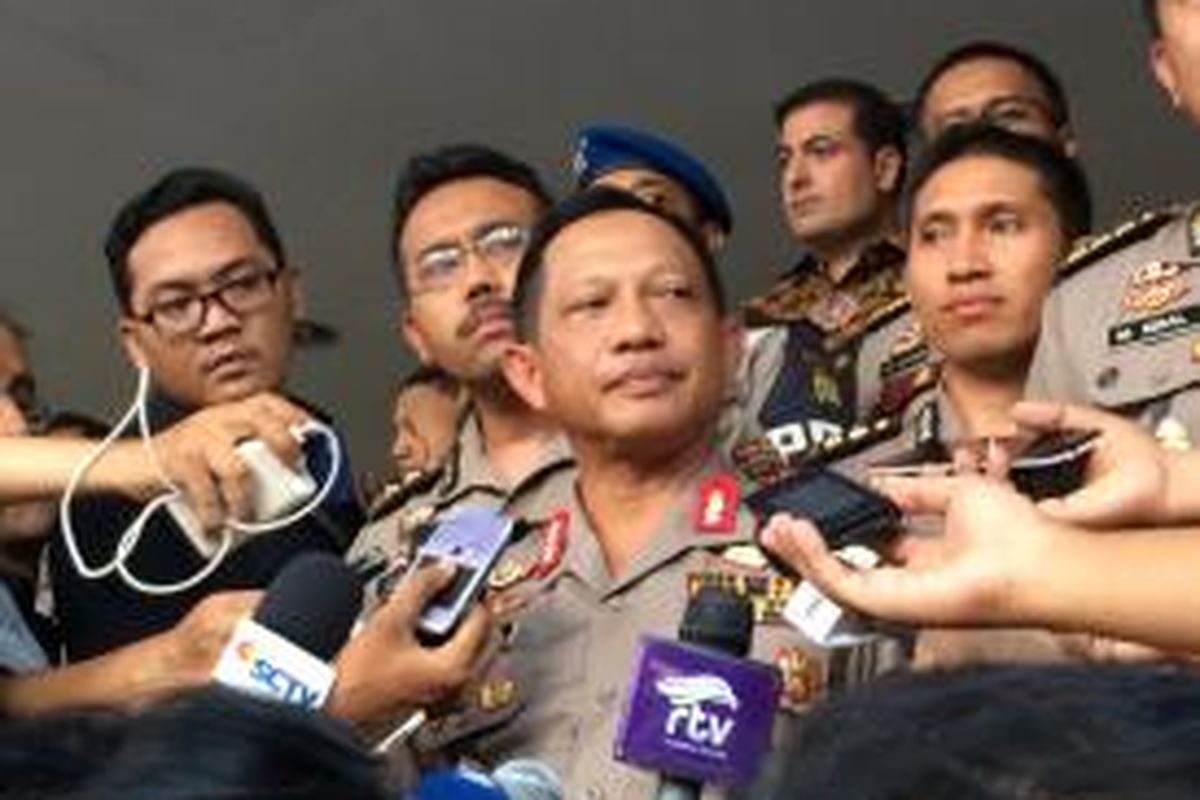 Kapolda Metro Jaya Inspektur Jenderal Polisi Tito Karnavian memberi keterangan usai menemui perwakilan sejumlah Kedutaan Besar di Mapolda Metro Jaya, Rabu (18/11/2015) sore. 


