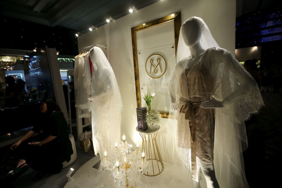 Suasana pameran pernikahan Bride Story Fair di Grand Ballroom Sheraton Grand Jakarta di Gandaria City Hotel, Jumat (9/2/2018). Pameran ini diikuti lebih dari 100 vendor pernikahan terkurasi yang mengusung tema pernikahan pada 2018 yaitu Stardust.