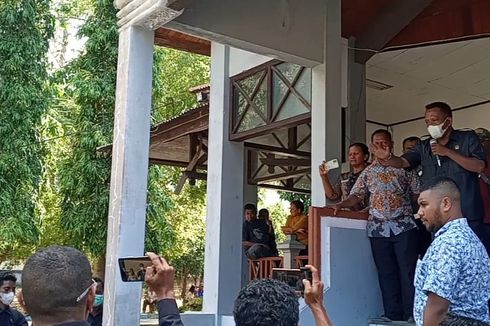 Gertak Mahasiswa yang Berdemo, Ketua DPRD Sikka: Jangan Pidato di Sini, Kami Minta Serahkan Tuntutan