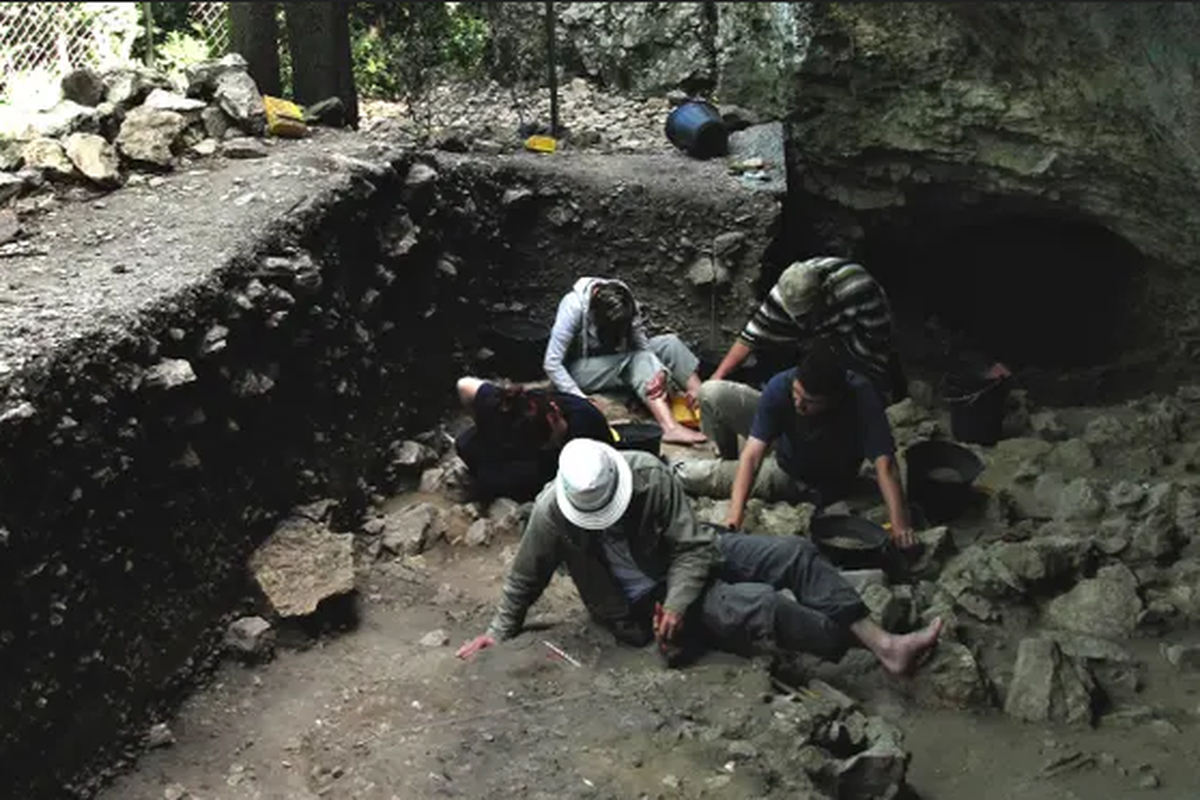 Temuan mata panah di gua Grotte Mandrin, Prancis Selatan 
