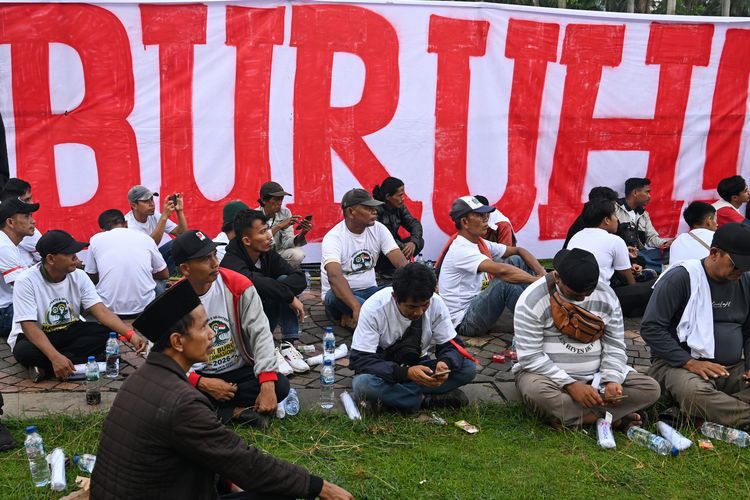 Hari Buruh, Ada Efek Rumah Kaca dan The Brandals di Depan Gedung DPR