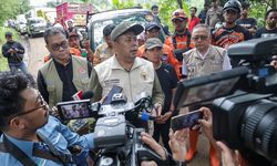 Salurkan Bantuan untuk Korban Bencana Sukabumi, Wakil Ketua DPR Cucun Ahmad Pastikan Penanganan Cepat