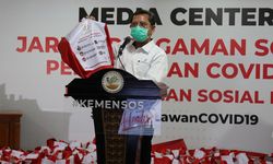 Dukung Social Distancing, Kemensos Gandeng PT Pos Indonesia Salurkan Sembako di Jabodetabek