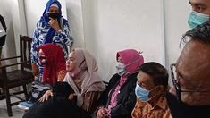 Tangis Haru Keluarga Pecah Saat Hakim Putuskan 5 Perusak Mobil Polisi Saat Demo UU Cipta Kerja Tidak Ditahan