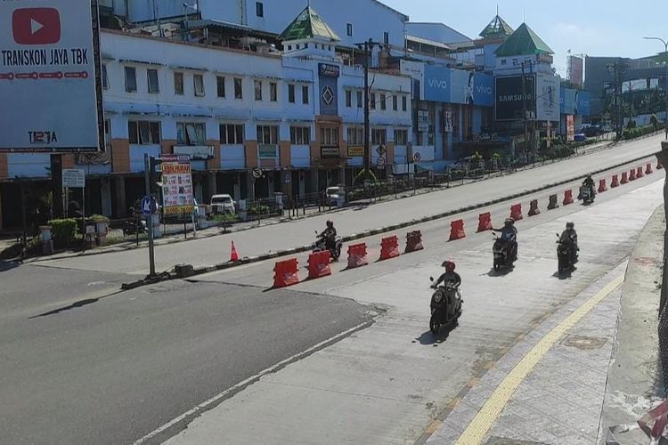 Situasi turunan Muara Rapak saat ini telah diberlakukan rekayasa lalu lintas lajur dua