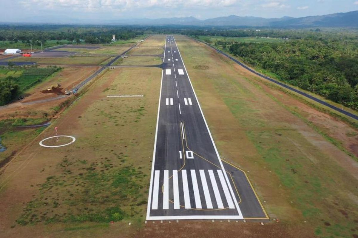 Landas pacu Bandara Jenderal Besar Soedirman, Purbalingga, Jawa Tengah.