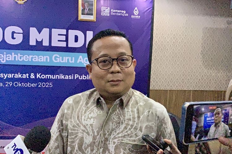 Kepala Biro Humas dan Komunikasi Publik Kementerian Agama (Kemenag) Thobib Al Asyhar saat ditemui Hotel Alia, di Jakarta Pusat, Rabu (29/10/2025).