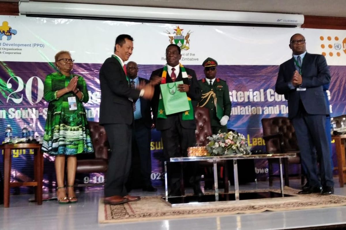Deputi Bidang Advokasi, Penggerakan, dan Informasi (Adpin) Badan Kependudukan dan Keluarga Berencana Nasional (BKKBN) Sukaryo Teguh Santoso dalam acara Pertemuan Dewan Tahunan ke-27 Partners in Population and Development (PPD) di Zimbabwe, Senin (09/10/2023) waktu Zimbabwe.