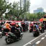 Balai Kota DKI Diguyur Hujan, Massa Buruh Membubarkan Diri