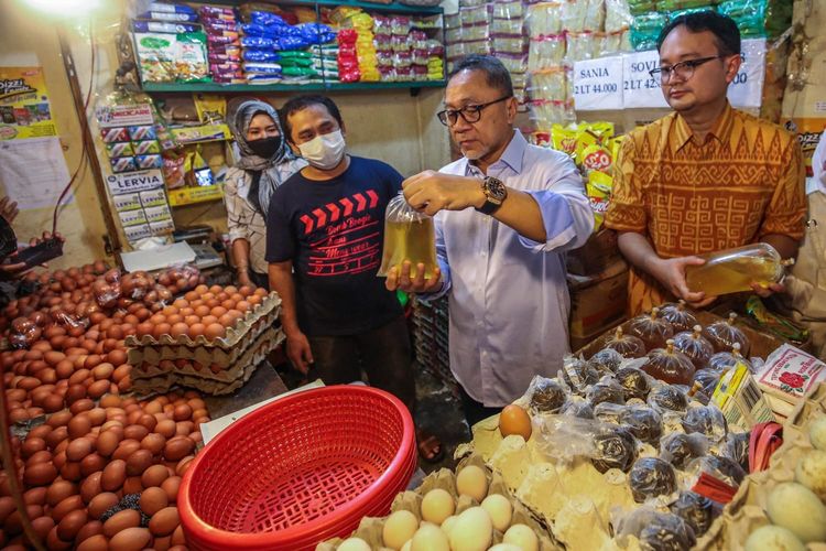 Menteri Perdagangan (Mendag) Zulkifli Hasan melakukan sidak ke Pasar Koja, Jakarta Utara, Jumat (17/6/2022).