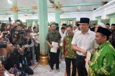 Menteri ATR/BPN Serahkan 4 Sertifikat Tanah Wakaf di Gresik