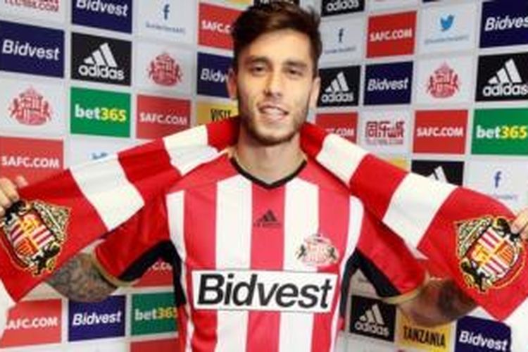 Gelandang asal Argentina, Ricky Alvarez, bergabung ke Sunderland dengan status pemain pinjaman dari Inter Milan.