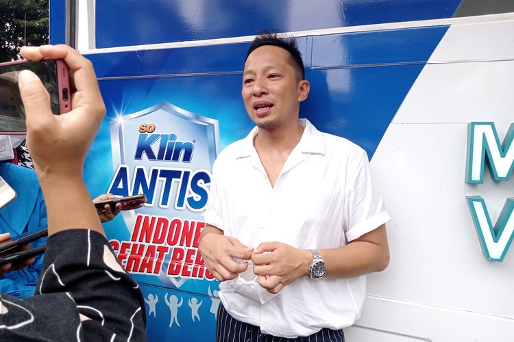 Ringgo Agus Rahman dalam acara peluncuran Kampanye Indonesia Sehat Berseri bersama SoKlin Antisep di Jakarta, Rabu (19/10/2022).