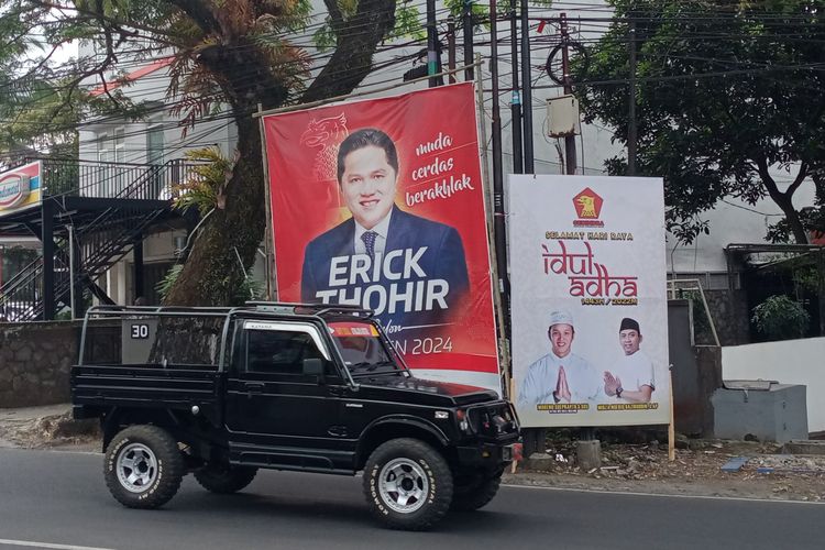 Potret baliho Menteri BUMN, Erick Thohir calon presiden 2024 di Jalan Raya Tlogomas, Kota Malang, Jawa Timur pada Senin (11/7/2022). 