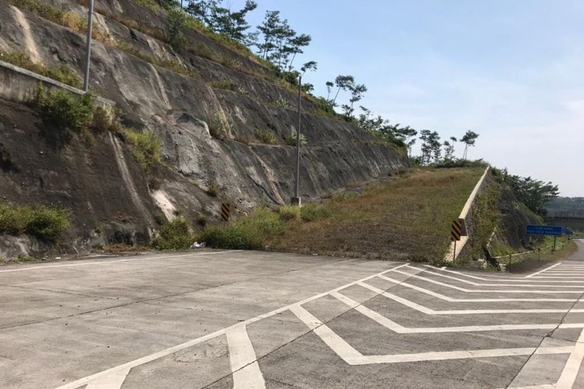 Jalur penyelamatan di ruas tol Semarang - Solo