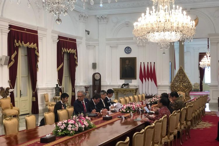 Presiden Jokowi saat menerima Menteri Luar Negeri Jepang Motegi Toshimitsu, di Istana Merdeka, Jakarta, Jumat (10/1/2020).