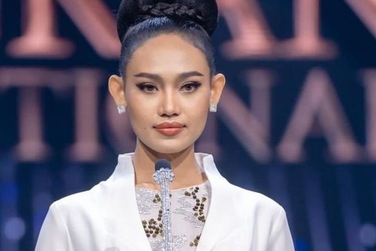 Han Lay, kontestan ratu kecantikan Miss Grand International asal Myanmar. Han Lay menjadi viral lantaran pidatonya berisi sikap kontra terhadap junta militer.