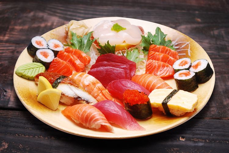 Ilustrasi sushi dan sashimi. 