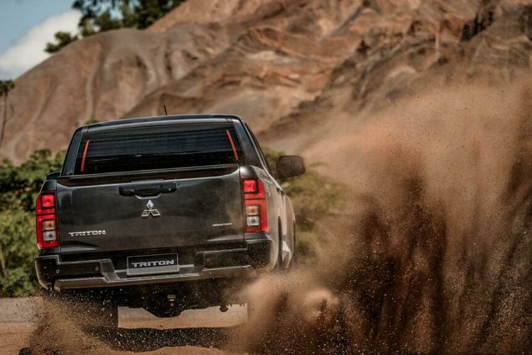 Mitsubishi Triton Black Edition