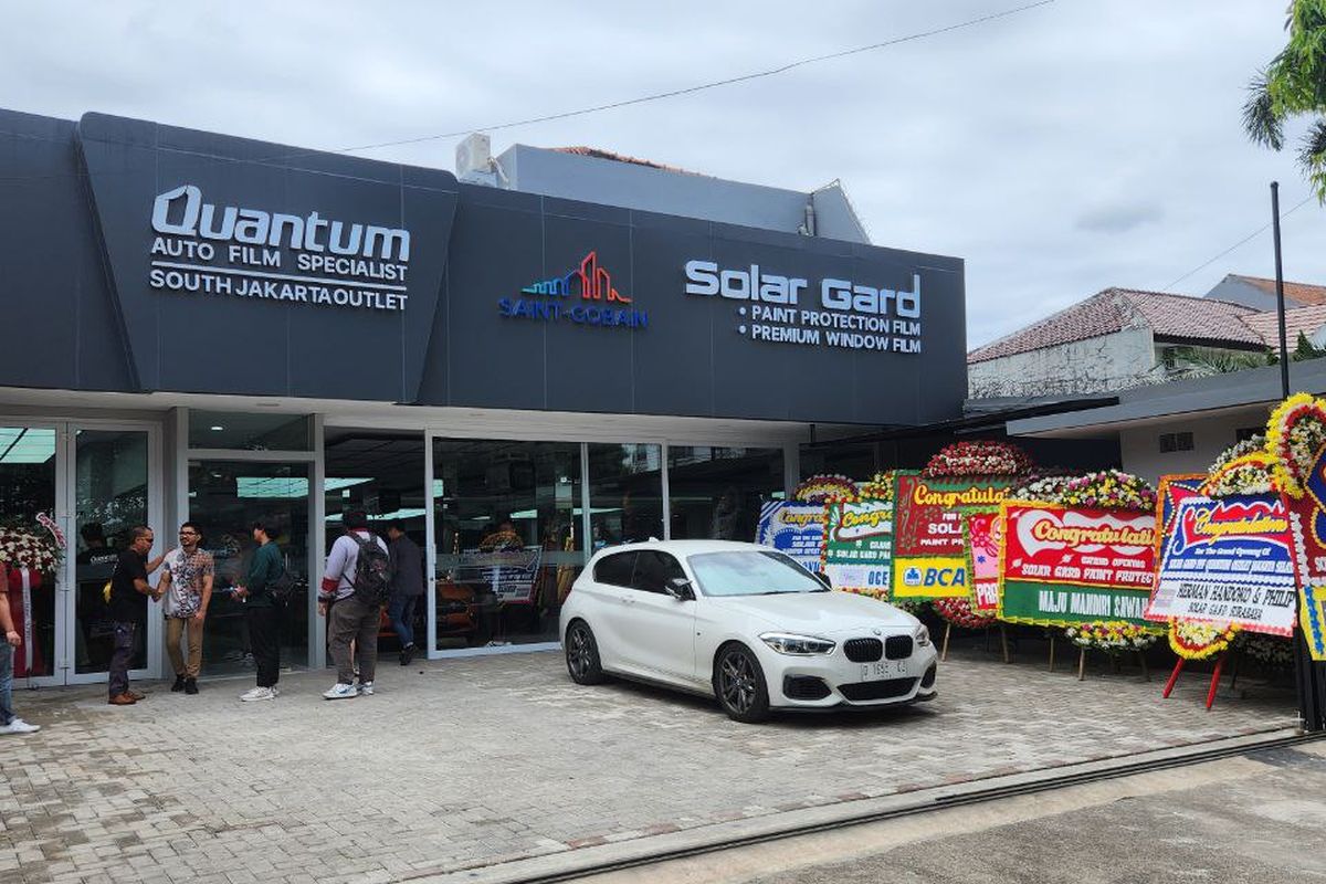 Solar Gard Indonesia membuka outlet Paint Protection Film (PPF) di Lebak Bulus Jakarta Selatan.