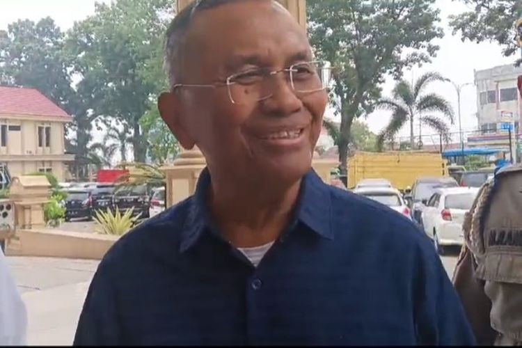 Dahlan Iskan saat di Mapolda Jambi terkait dugaan kasus korupsi akusisi di PTPN VI, Senin (2/10/2023).