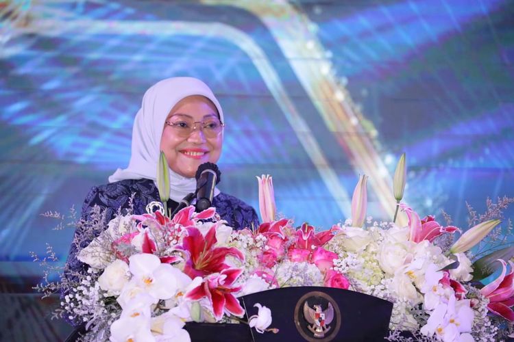 Menteri Ketenagakerjaan Ida Fauziyah memberikan sambutan dalam acara Pemberian Bantuan Modal untuk UMKM, di Jakarta, Kamis (18/8/2022).