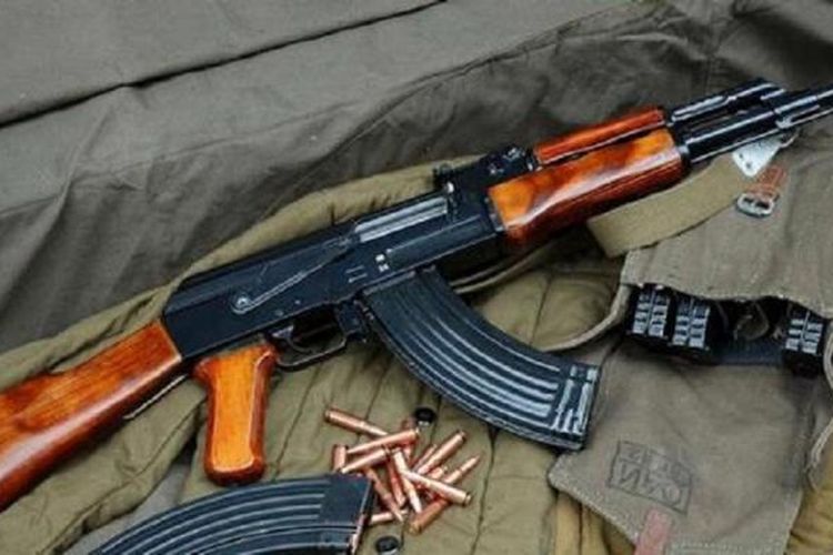 Senjata AK 47 rancangan Mikhail Kalashnikov dari Rusia.