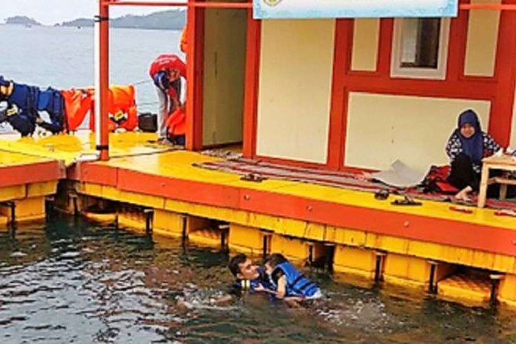 Rumah apung di Kecamatan Watulimo, Kabupaten Trenggalek, Jawa Timur