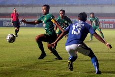 Dihancurkan Persebaya, Pelatih Persib Kecewa Berat