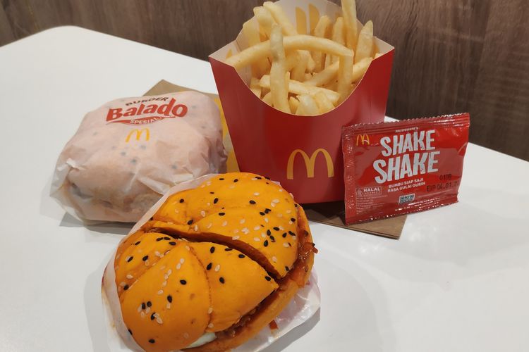 Burger balado dari Inilah Rasa Kita dari McDonald's. 